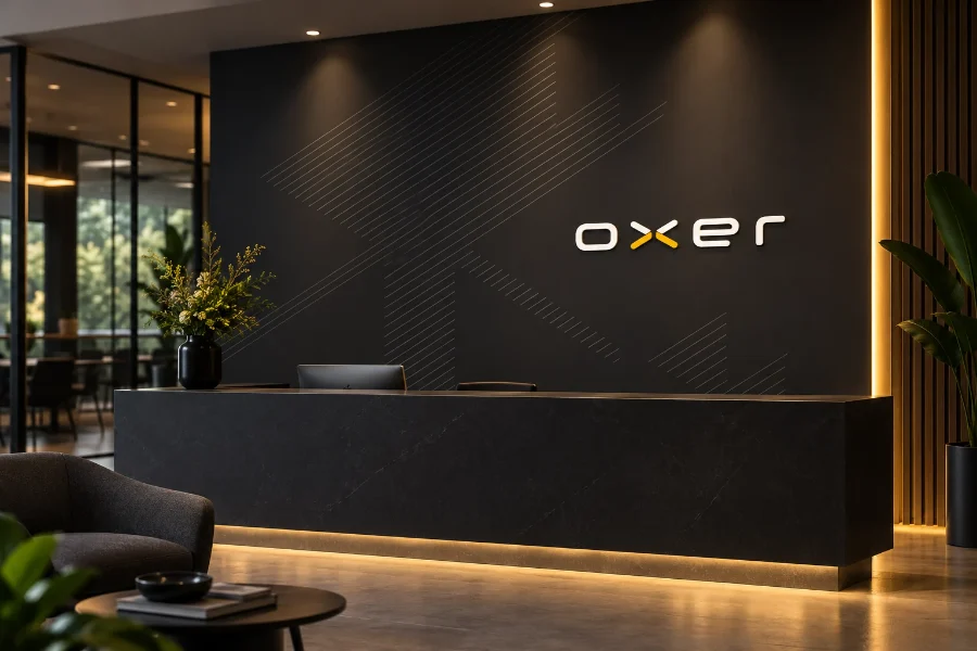 Oxer · carpeta corporativa: rótulo de recepción