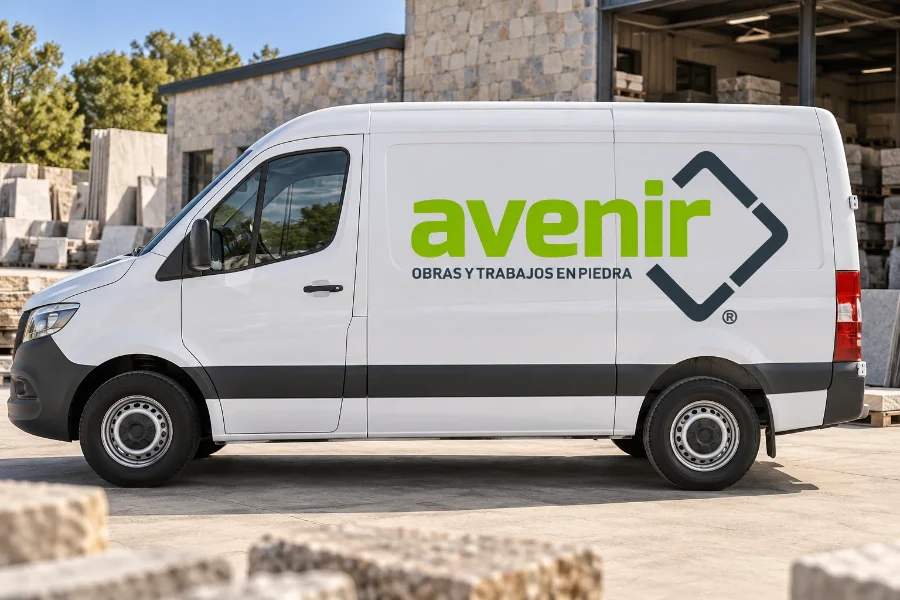 Avenir Obras · identidad y web: vehículo