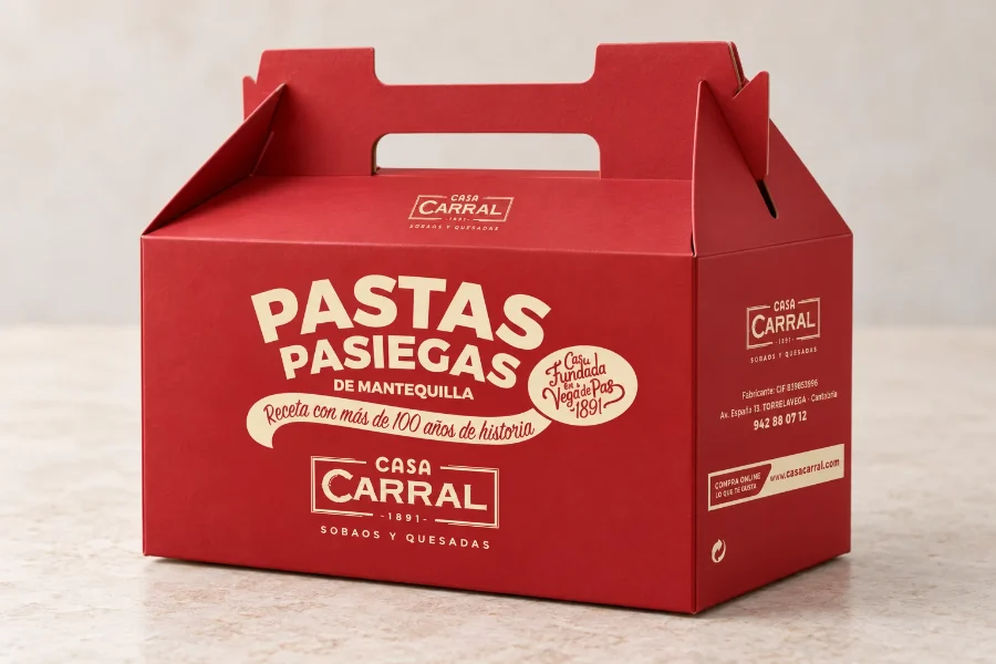 Casa Carral · packaging de sobaos, pastas y quesada: caja en mano (1 de 3)
