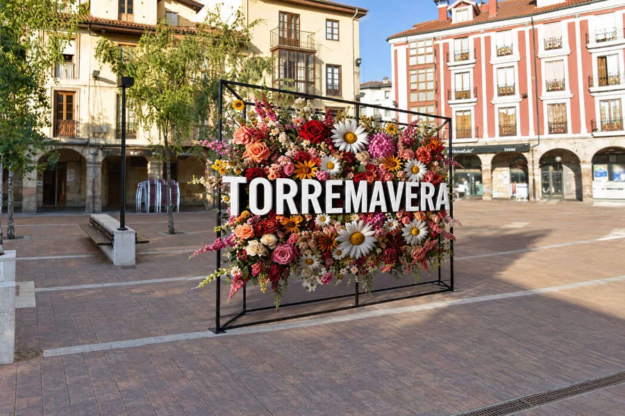 TorreMavera 2025: instalación floral