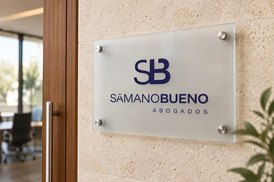 Sámano Bueno Abogados: placa despacho